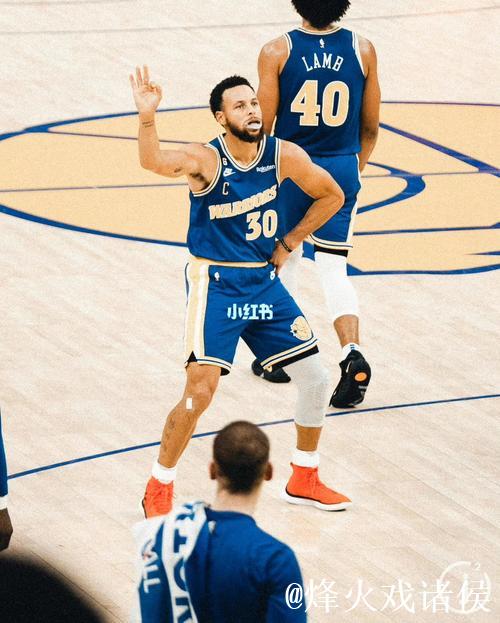 瑞安-内姆布哈德穿着BOOK1，得到14分4篮板11助攻